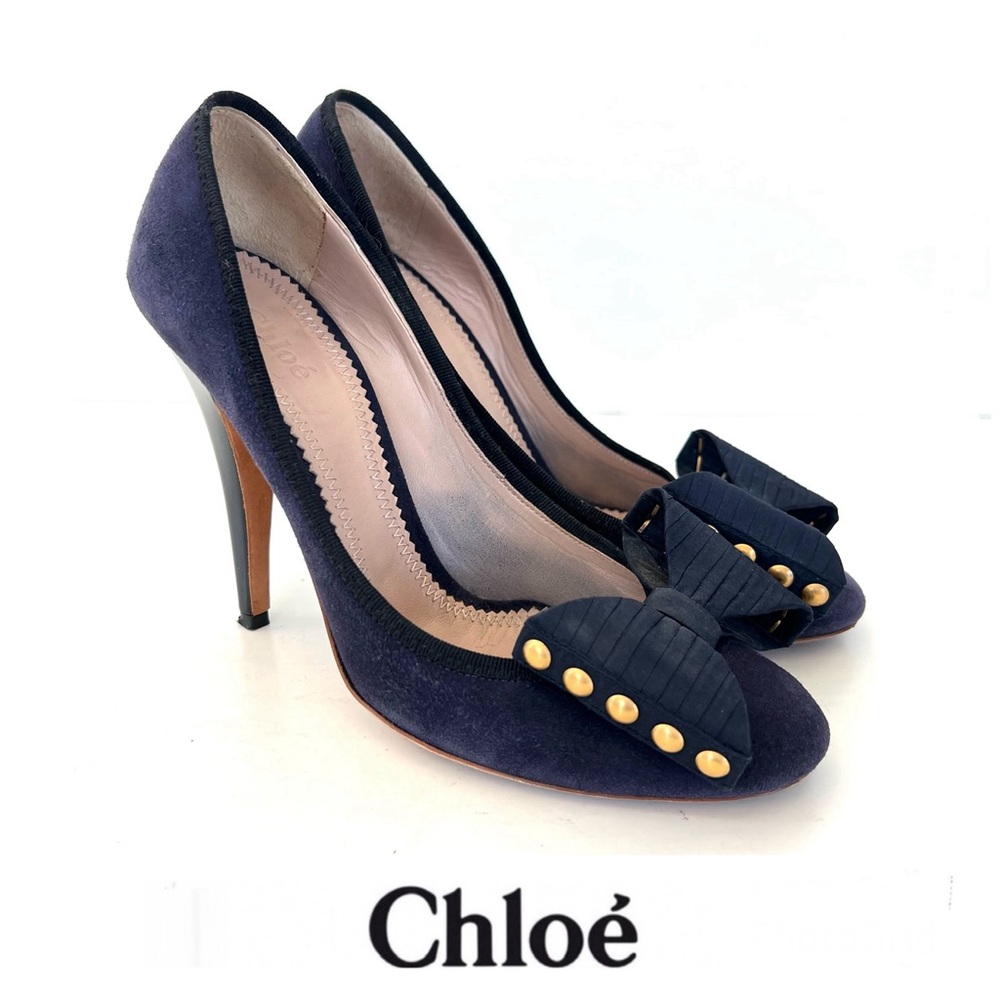 CHLOÈ Navy Blue Suede Fabric Gold Studded Bow Slip On Close Pump Heels Sz 38.5